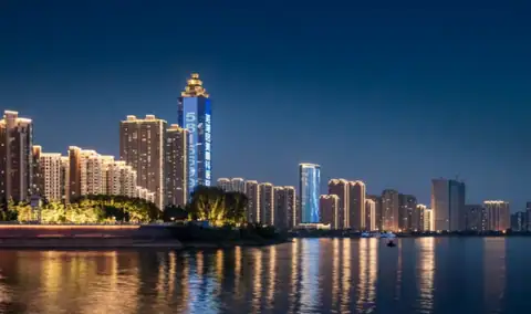 芜湖镜湖区中山北路桔子水晶酒店